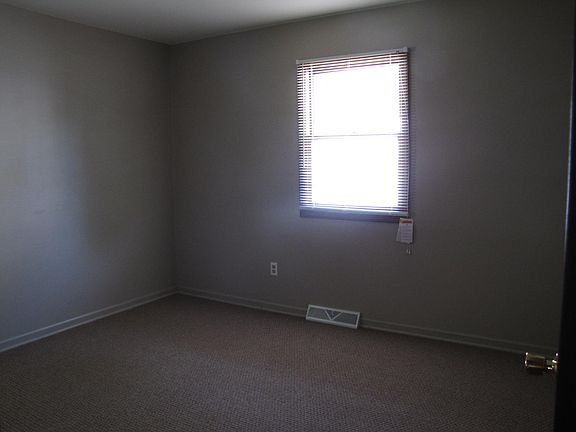 4th image of 1209 Edmonton St NE