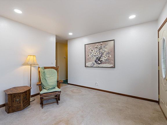5th image of 207 Dorchester Dr