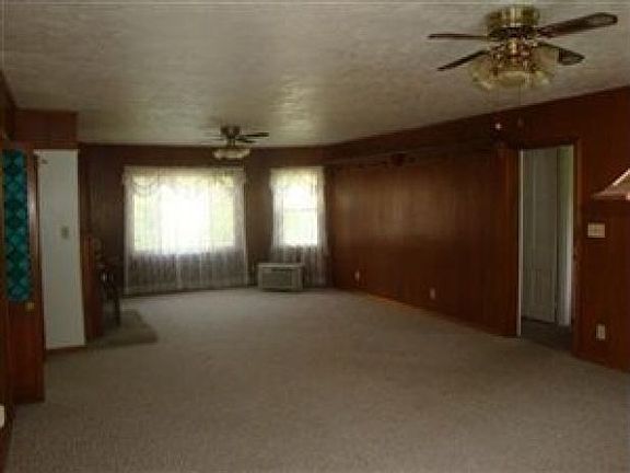 4th image of 157 Forest St