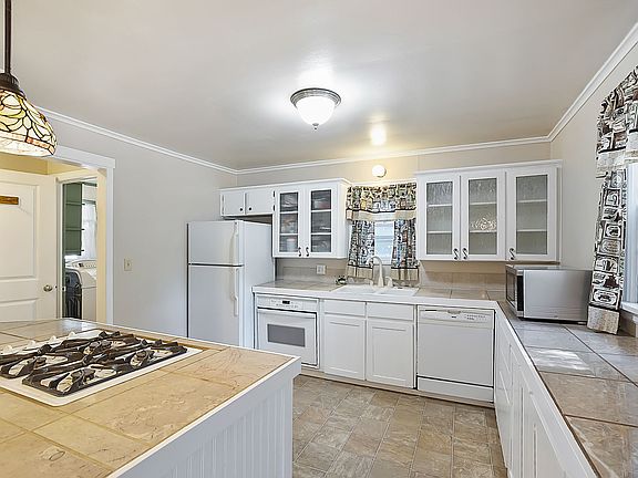 4th image of 820 N Dorn Ct