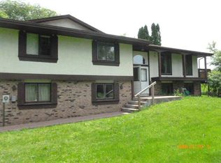 22 Augusta Ln, White Bear Lake, MN 55110