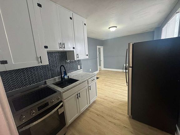 3rd image of 1106 Erie St #4