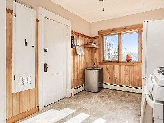 3rd image of 42-44 Kensington Ave