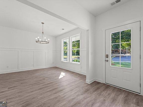 4th image of 540 Lillian Way