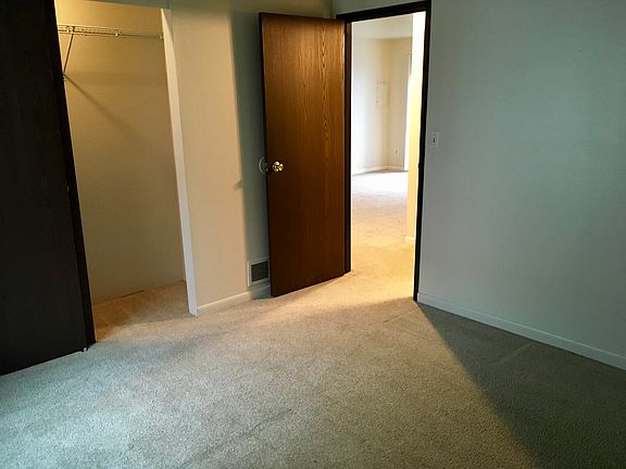 4th image of 3233 Chelsea Cir