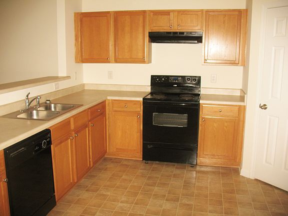 Kitchen (partial view)