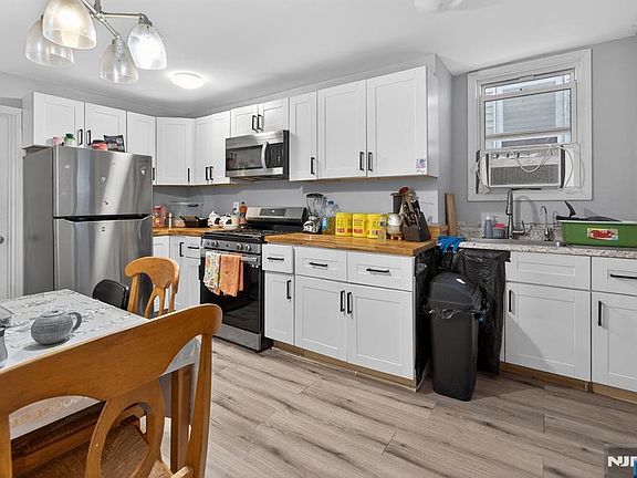 3rd image of 229 Patterson St