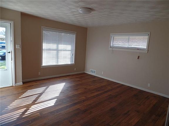3rd image of 1214 Hall St #1214