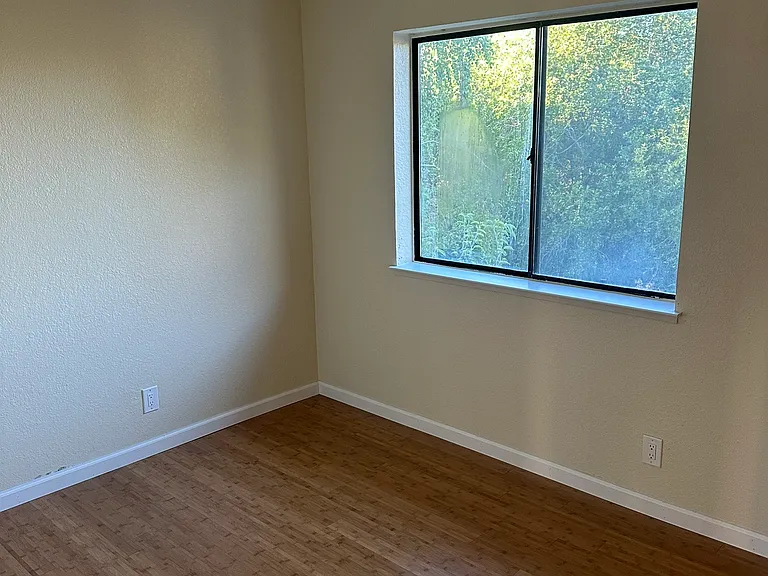 16962 Columbia Dr — Photo 25