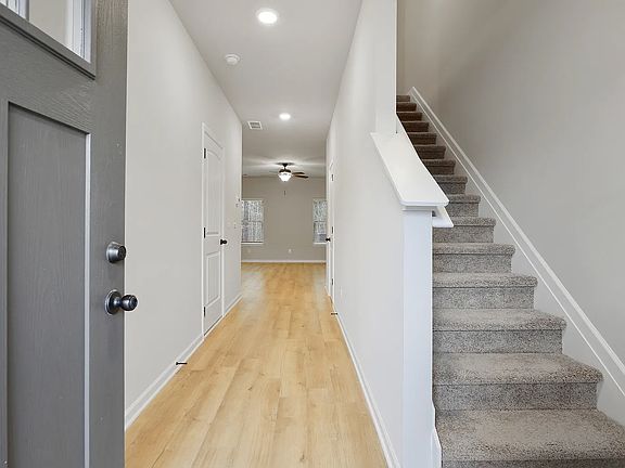 4th image of 305 Skipjack Ct