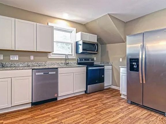 5th image of 209 W Marsh St