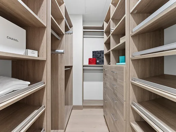 244 East 52nd Street image 9 of 22