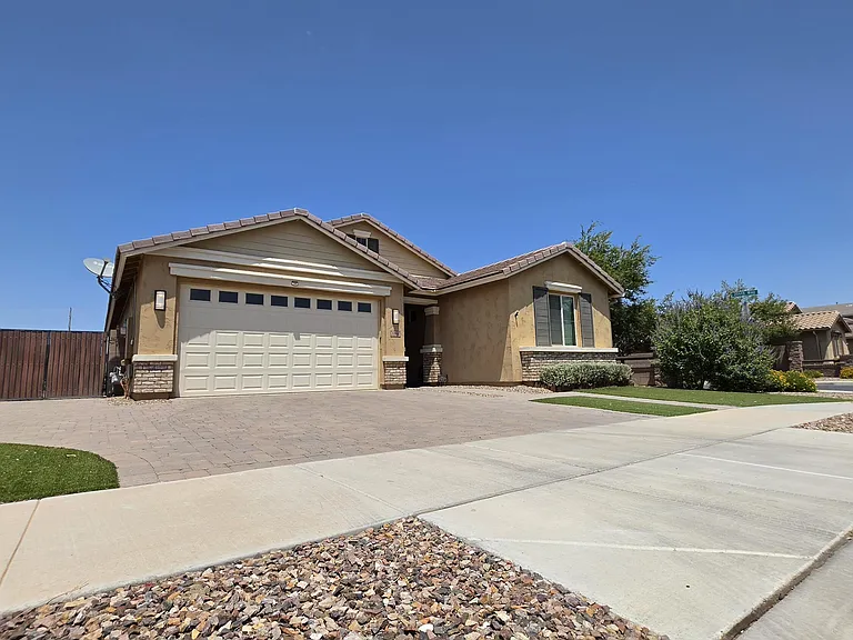 20660 E Canary Way — Photo 1
