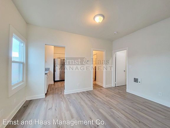 4th image of 706 E Burnett St #10888718