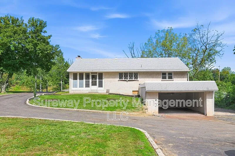 3 bed, 1.0 bath, 1456 sqft, $2,990 — Photo 2