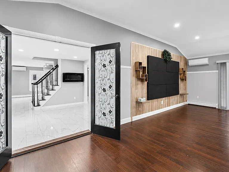 40 Olney Ave — Photo 13