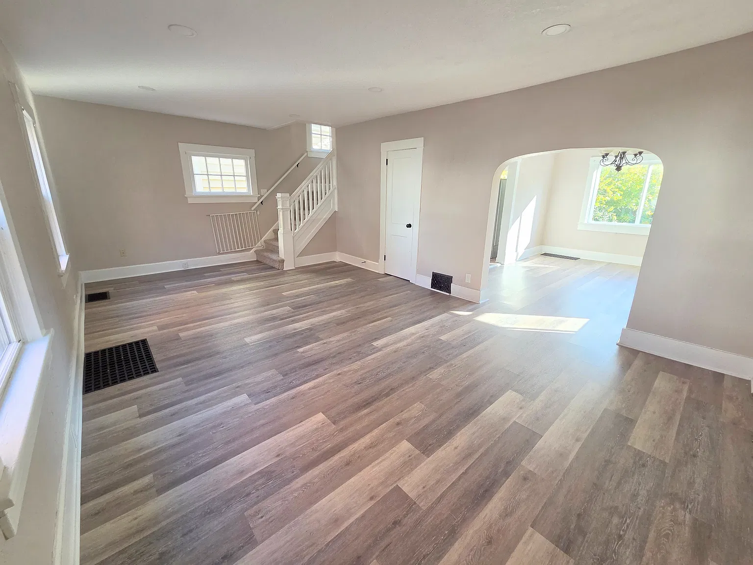 2927 Hoagland Ave — Photo 2