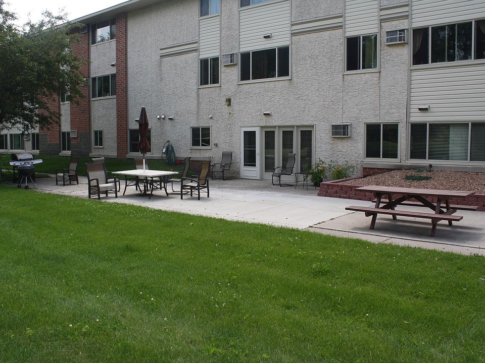 2nd image of 131 Church St W