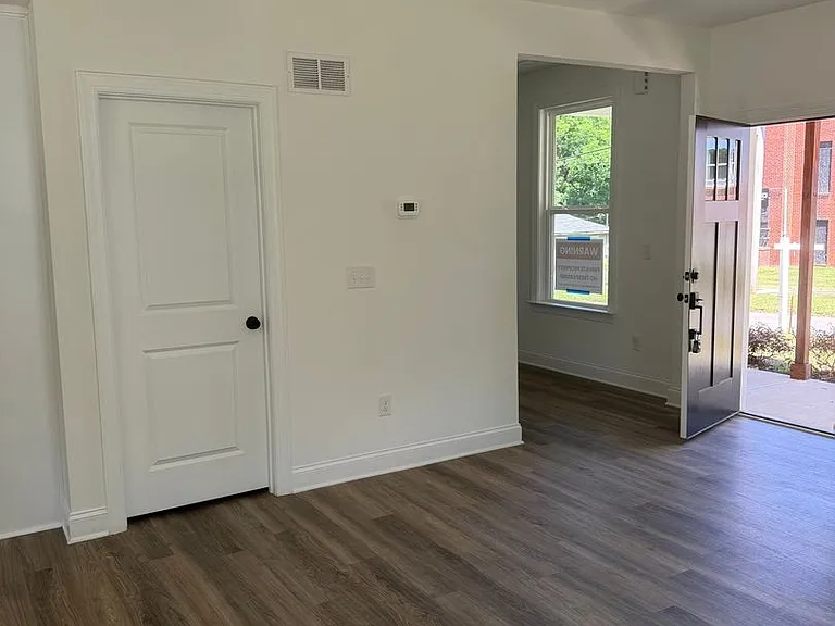 340 Hudson St — Photo 11