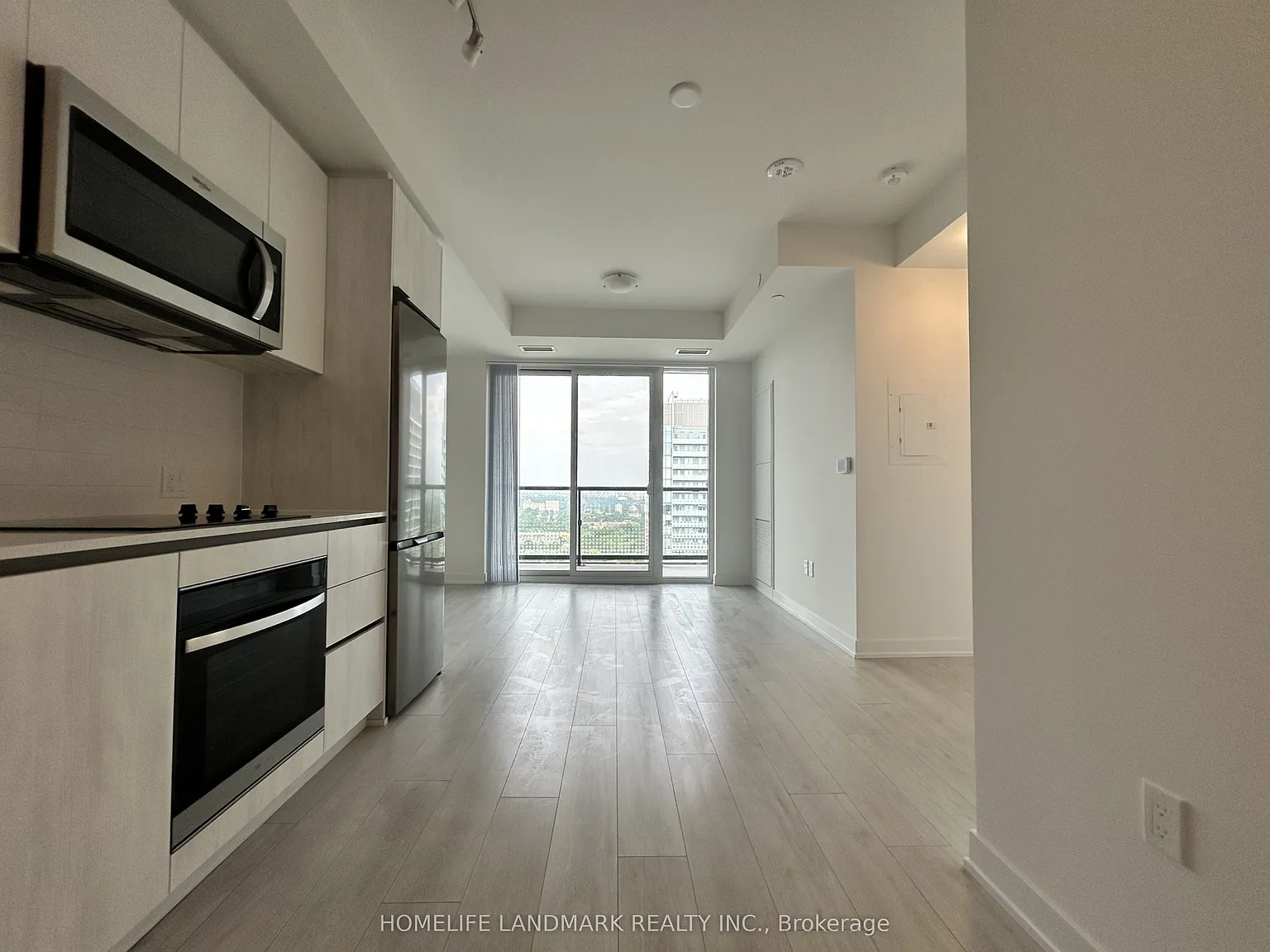 Plaza on Yonge Condos — Photo 1