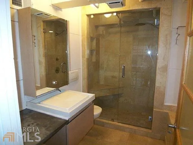 190 Walker St SW #201 — Photo 8