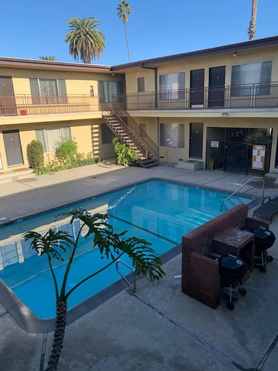 Building Photo - w3729