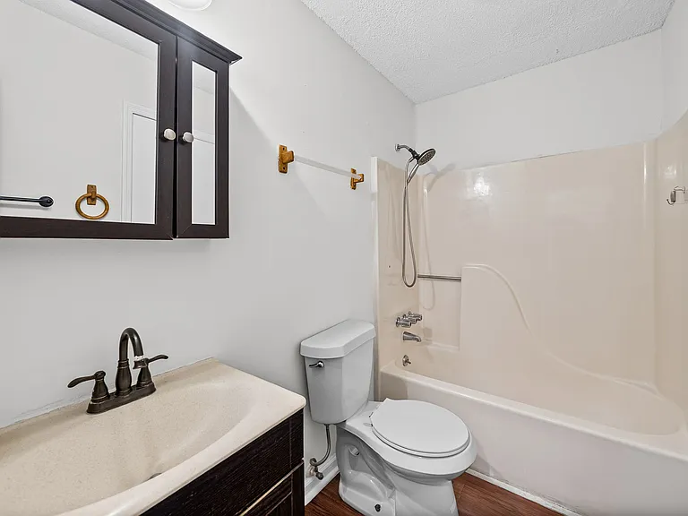 105 Greenland Ct — Photo 16