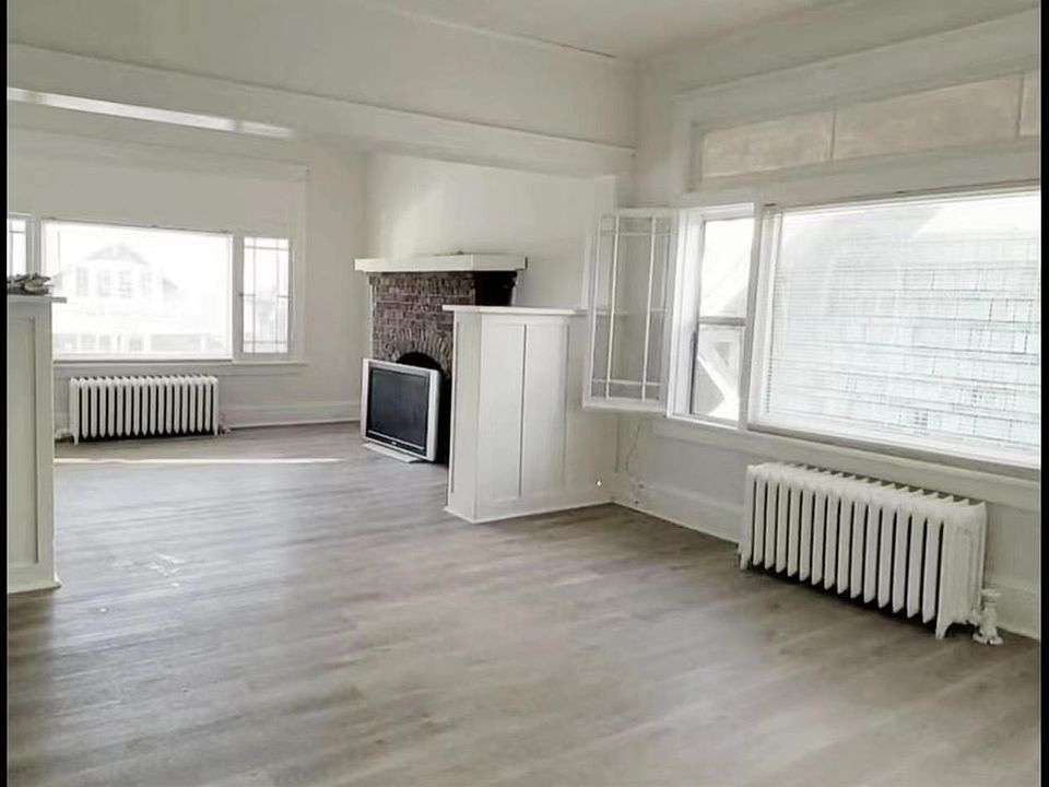 1st image of 2328 16th St Floor 2