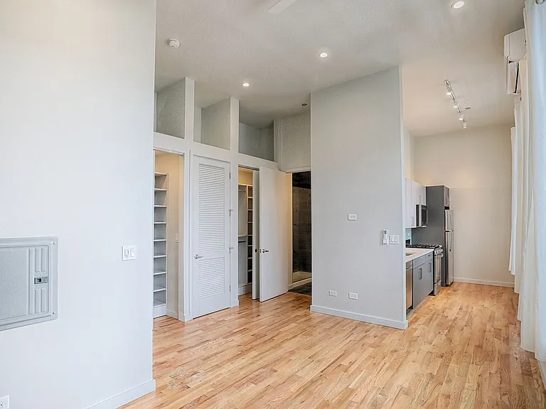 Wicker Park Place- 1504 W. Haddon Ave — Photo 8