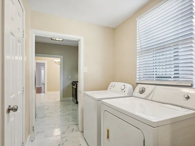 2209 Broadway St — Photo 19