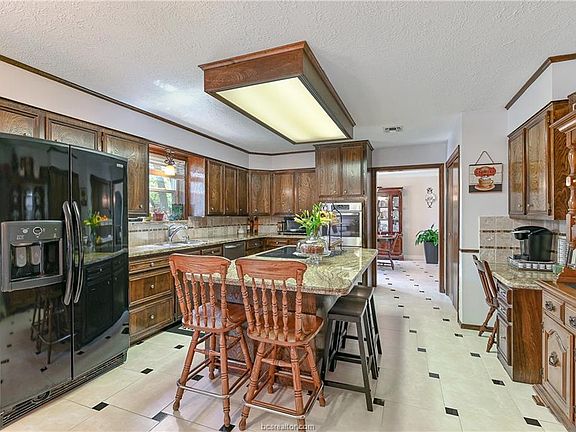 2nd image of 2610 Sandelwood Ct