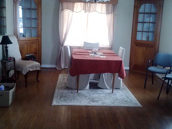 Built in cabnitry in DR