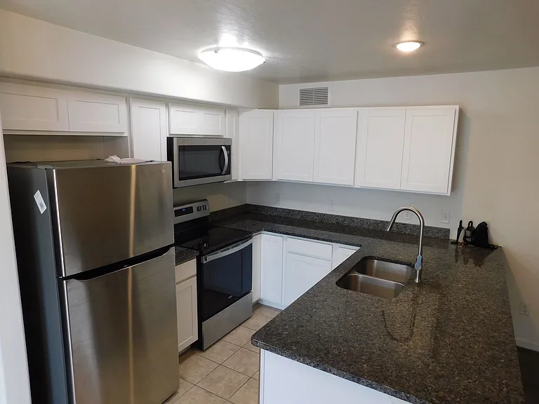 654 Trinity Way #B — Photo 7