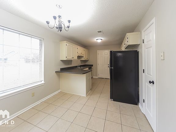 3rd image of 3054 Caitlynn Cir S