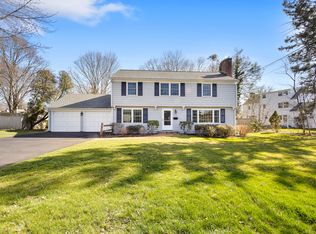 1107 Unquowa Rd, Fairfield, CT 06824