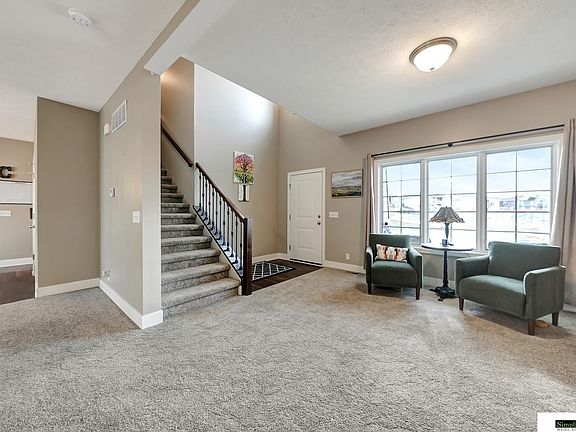 4th image of 1225 Oakview Dr