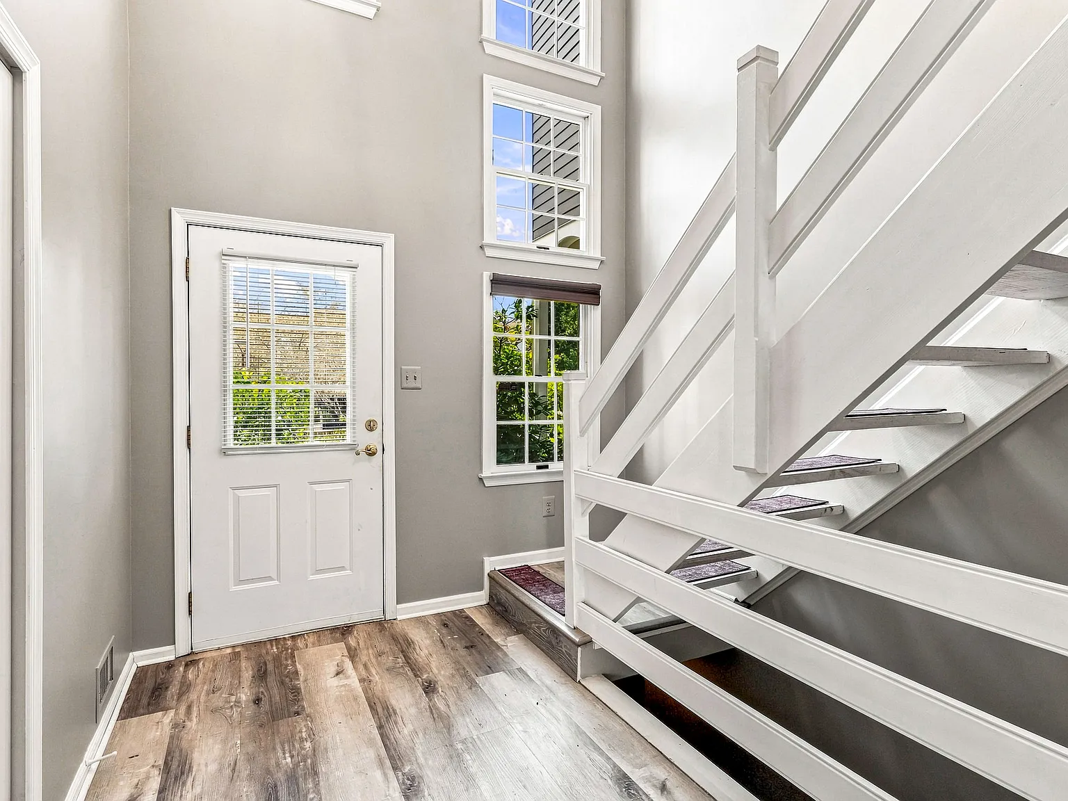 3 bed, 2.5 bath, 2200 sqft, $3,950 — Photo 4