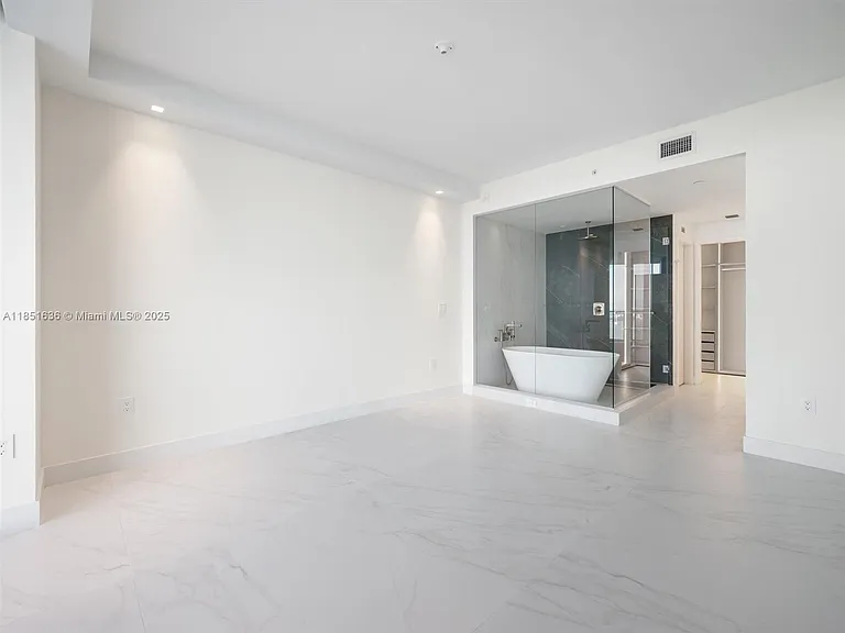 700 NE 24th St #5105 — Photo 17