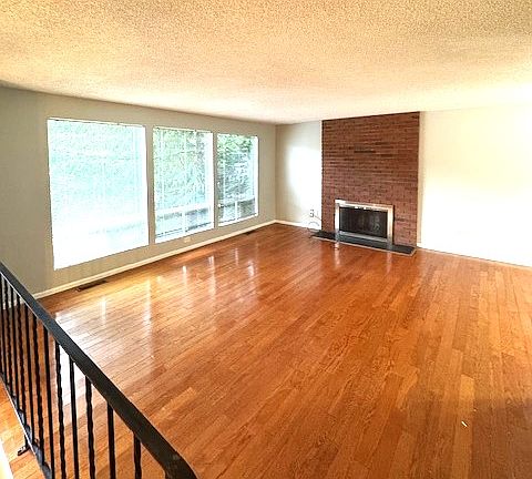 2nd image of 17118 NE 31st Pl