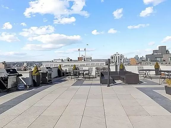 5th image of 252 18th St APT 4D
