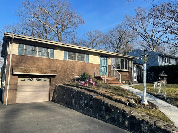99 McNomee St, Oakland, NJ 07436