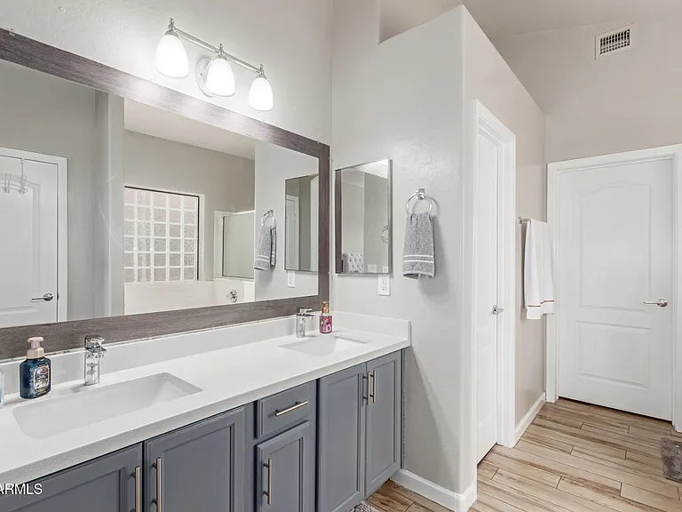 8632 S 10th Ln — Photo 12