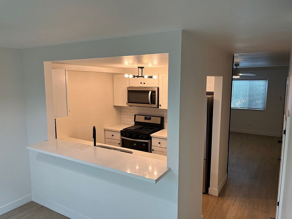 1st image of 831 S Flower St #2