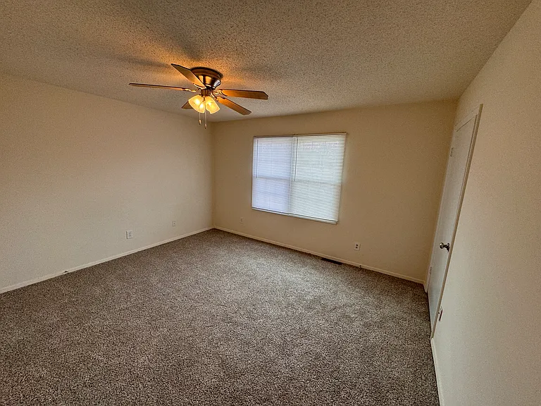 Woodstream Farms Apartments — Photo 10