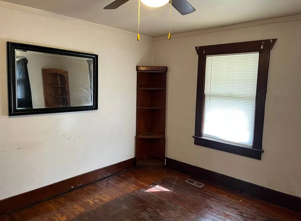 5 bed, 1200 sqft, $1,290 — Photo 2