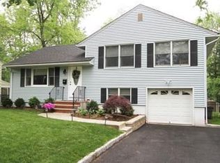118 N Hillside Ave, Chatham, NJ