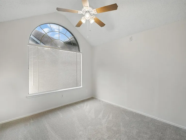 2296 Grandview Dr — Photo 10