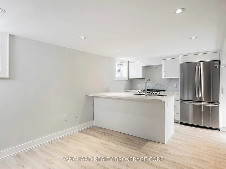187 Brooke Ave #BASEMENT — Photo 3