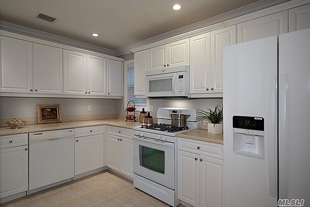 1st image of 132 Pineview Ln #126