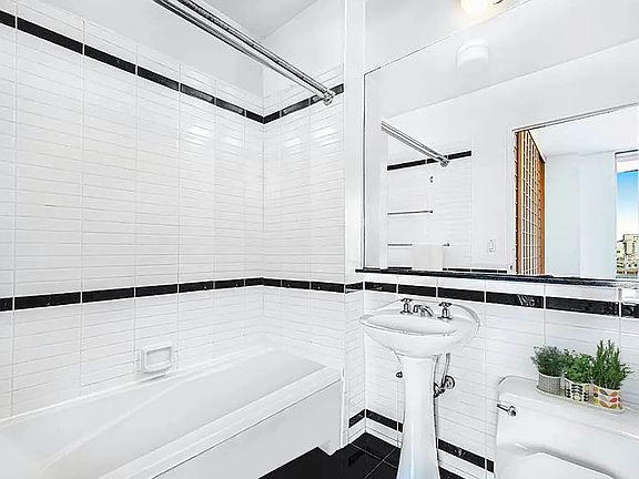 4th image of 360 E 88th St APT 9C